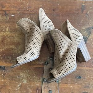 Lucky Brand LP-Larise Heeled Perforated Peep Toe Boot